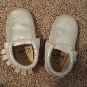 Monkey Feet moccasins silver size 18-24M
